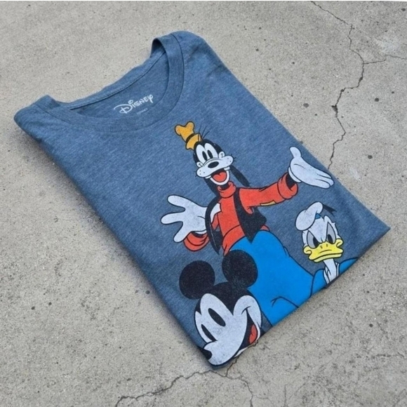 Disney Other - Mickey Men's Size L Mickey and Friends Graphic print t-shirt In …